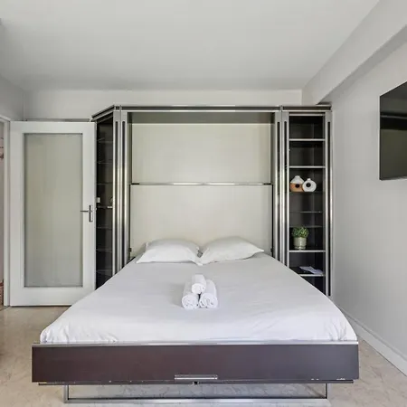 Lägenhet Le Charme Parisien - Balcon & Parking Prive *